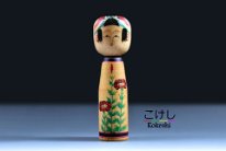 Okuyama, Kuraji (奥山 庫治) YOB 1934-2008 Master Okuyama, Kiyoji. The still bold colors on this vintage Kokeshi make it a beautiful piece to admire. Rokuro moyo (lathe lines) in purple and...