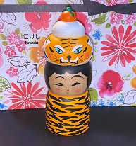 Hiraga Teruyuki (平賀輝幸) DOB 1972 Master Hiraga Kenichi, Kenjiro. Type Kagamimochi (Japanese dessert rice cakes and bitter orrange) and year of the Tiger 2022 design