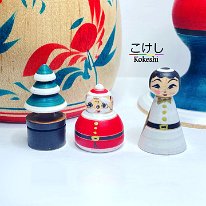 Hiraga Teruyuki (平賀輝幸) 2021 Christmas Kokeshi Ejiko with tiny Kokeshi inside.