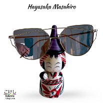 Hayasaka Masahiro (早坂政弘) Hayasaka-san demonstrated the use of this Kokeshi's hat as a glasses holder! Super creative.