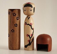 Katagami Kokeshi by Reka Toth-Vasarhelyi Artisan | Woodturner These type of Kokeshi by Katagami are some of my favorites, they are not just great to display but fun, and playful. Artisan Website